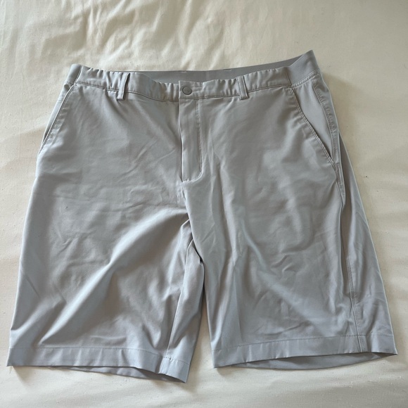 Greg Norman Golf Shorts - Picture 1 of 4